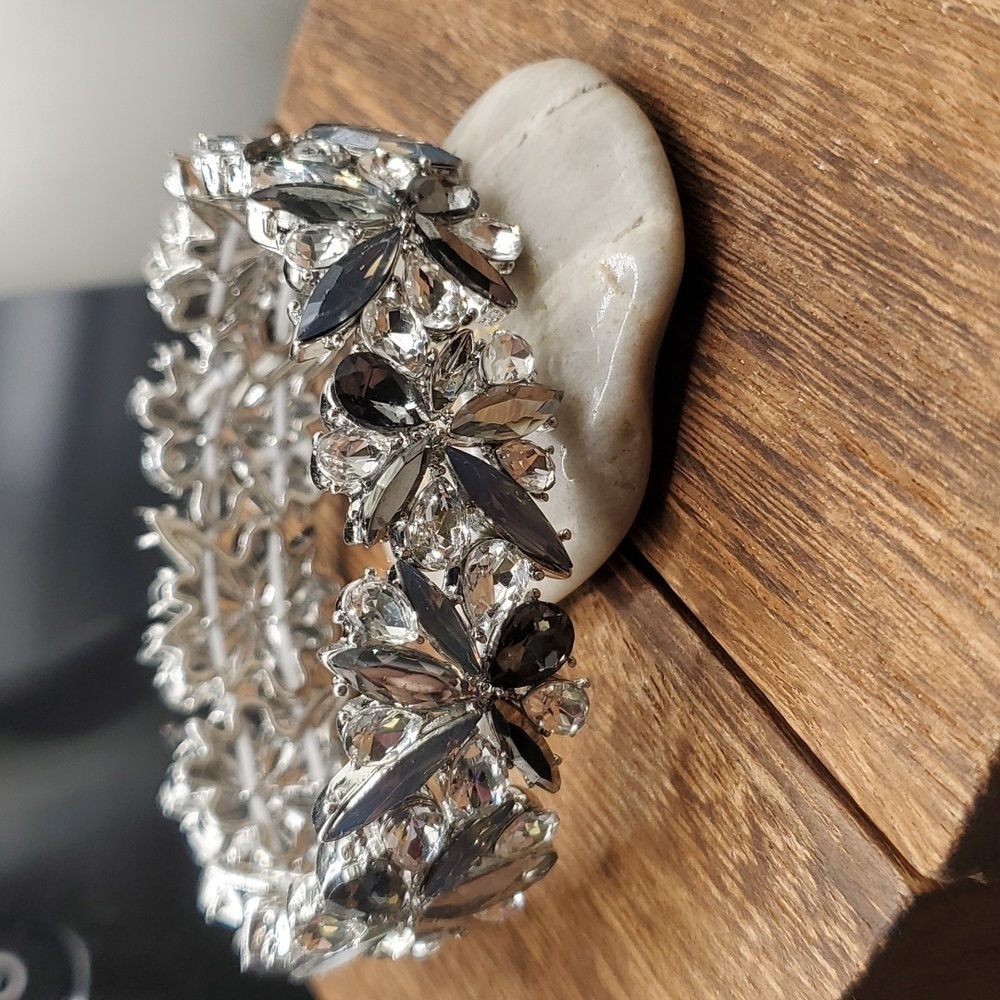 B2628 spiked flower‎ crystal cluster bracelet